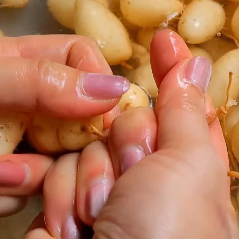 Bước 1 Sơ chế củ lùn Cách luộc củ lùn
