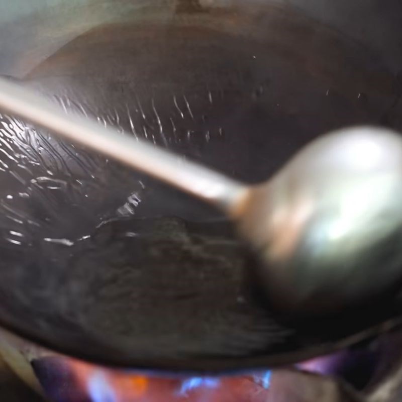 Bước 5 Áp chảo hủ tiếu Hủ tiếu xào người Hoa