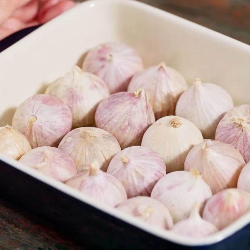 Bước 1 Bóc vỏ tỏi Tỏi confit