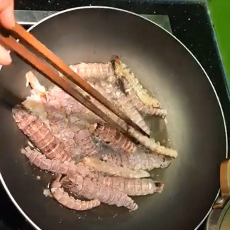 Bước 2 Chiên bề bề Bề bề xào sả ớt