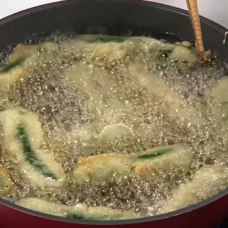 Bước 4 Chiên bò lá lốt Bò chiên lá lốt