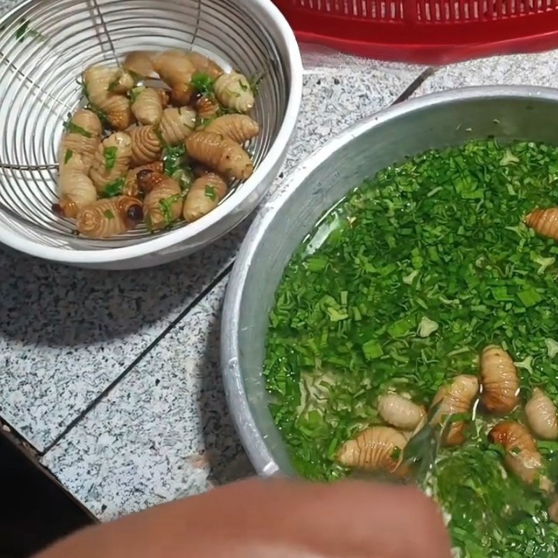 Bước 2 Chiên đuông dừa Đuông dừa tẩm bột chiên giòn