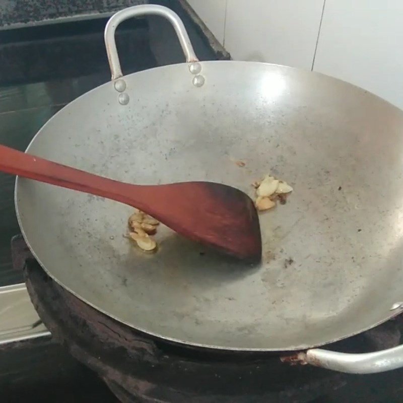 Bước 2 Chiên đuông dừa Đuông dừa chiên nước mắm