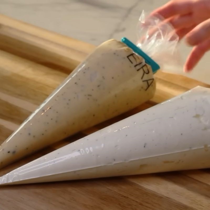 Bước 12 Cho kem vào túi bắt (tùy chọn) Bánh ô long nhài nhãn