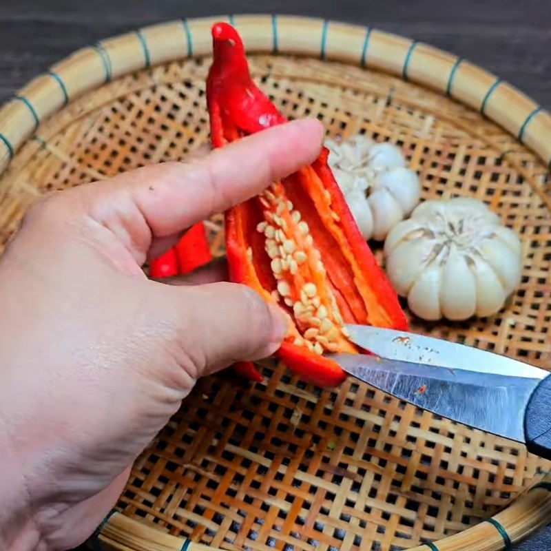 Bước 2 Chuẩn bị nước sốt Ngao sốt bơ tỏi
