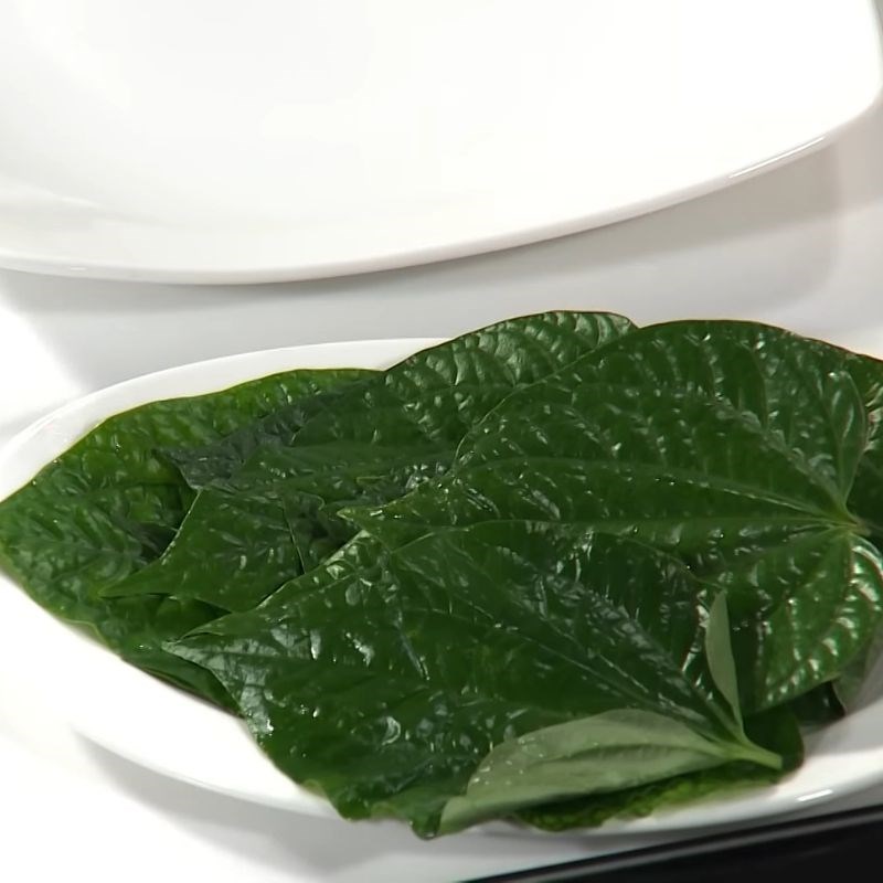 Bước 2 Cuốn lá lốt Bò chiên lá lốt