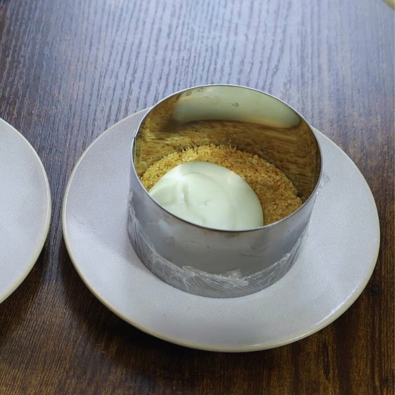 Bước 5 Đổ khuôn và tạo lớp Bánh mousse dưa lưới