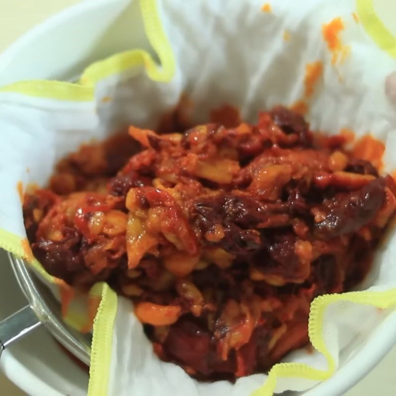 Bước 5 Lọc dầu gấc Dầu gấc