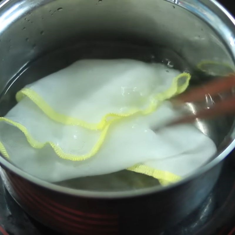 Bước 5 Lọc dầu gấc Dầu gấc