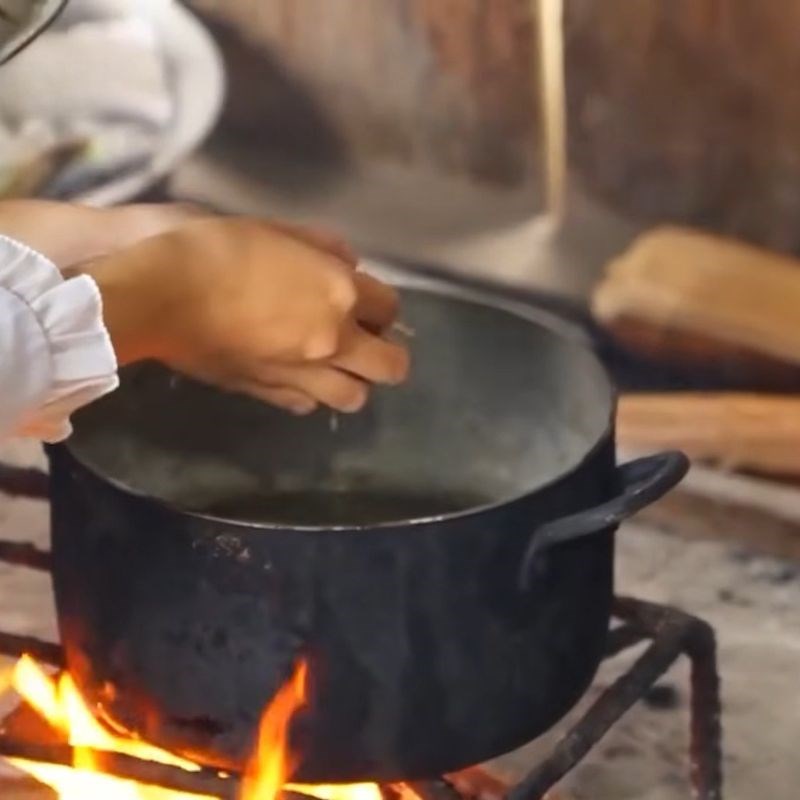 Bước 2 Luộc da trâu Canh bon