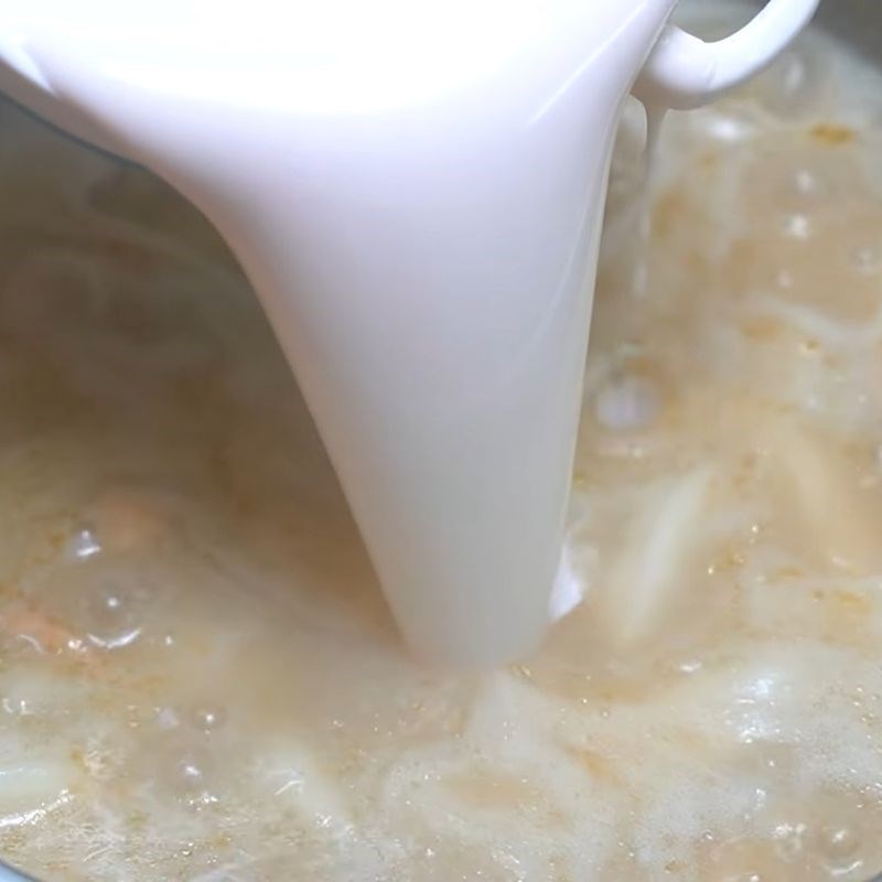 Bước 4 Nấu bánh canh Bánh canh vịt nước cốt dừa