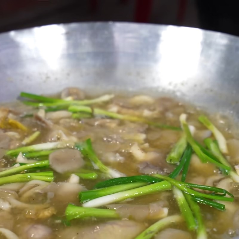 Bước 2 Nấu canh kê gà Canh kê gà nấu nấm