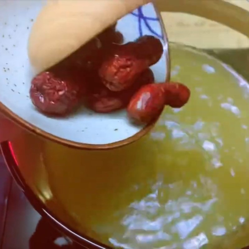 Bước 2 Nấu chè Chè đậu xanh táo đỏ