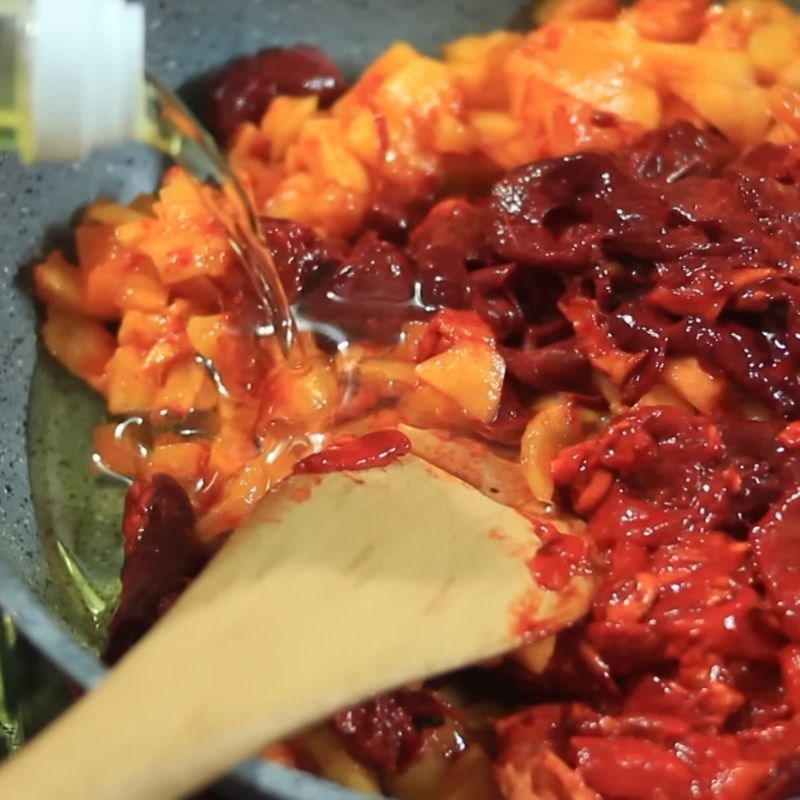 Bước 4 Nấu dầu gấc Dầu gấc