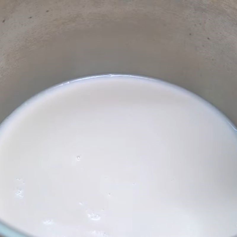 Bước 2 Nấu nước dùng Bánh canh vịt nước cốt dừa