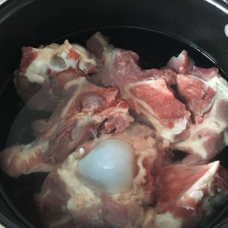 Bước 2 Nấu nước dùng Hủ tiếu xào người Hoa