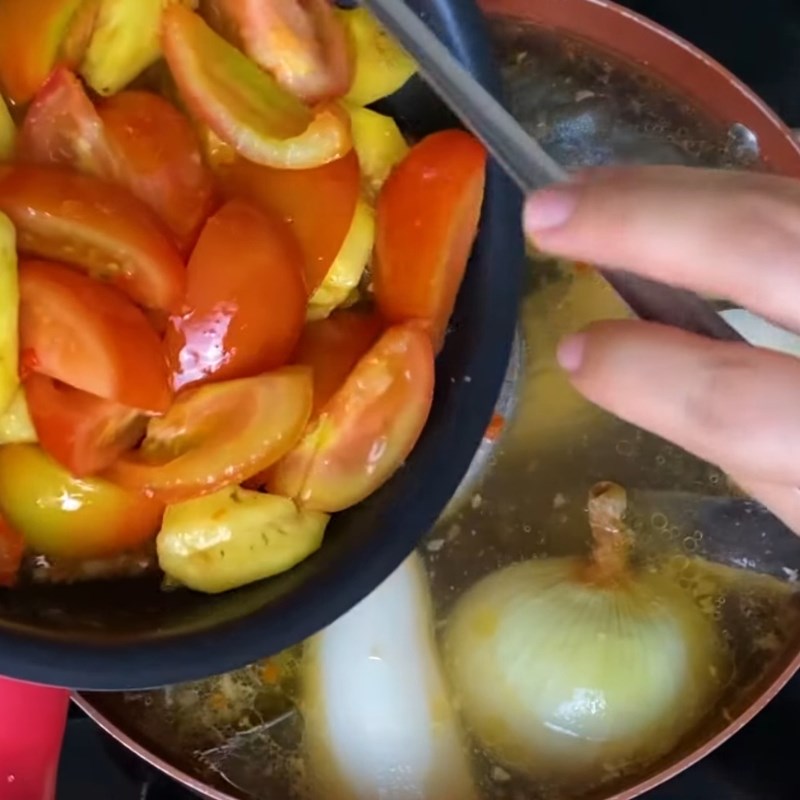Bước 4 Nêm nước dùng Bún chả sứa