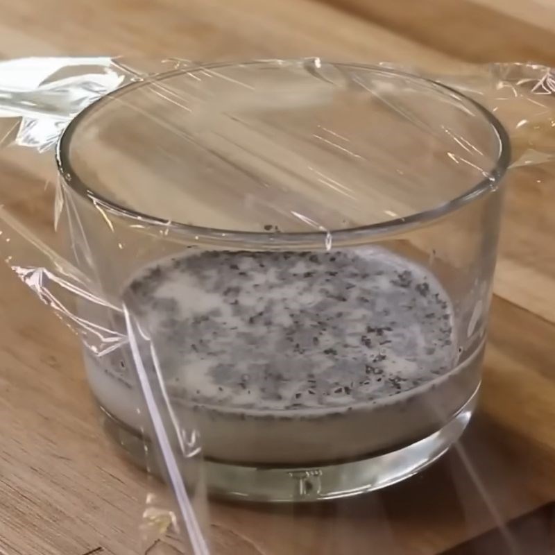Bước 3 Ngâm trà ô long với sữa Bánh ô long nhài nhãn