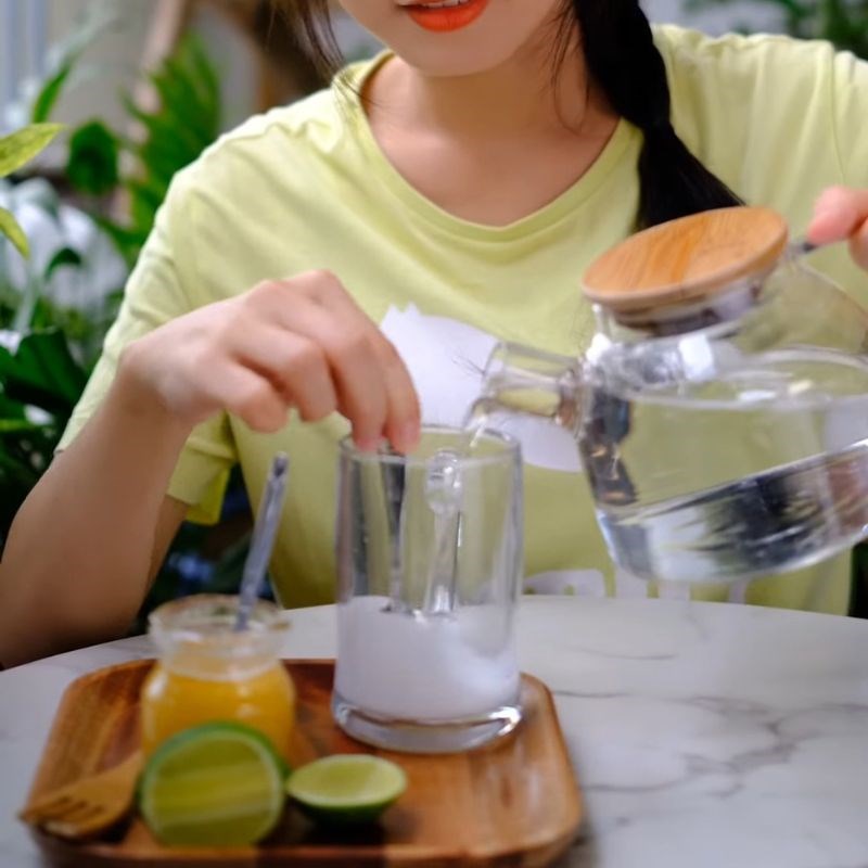 Bước 1 Pha bột sắn bằng nước lạnh Nước bột sắn dây