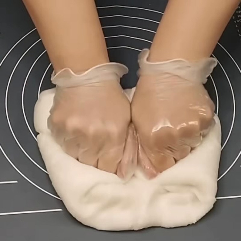 Bước 3 Pha bột và nhồi bột Bánh xếp người Hoa