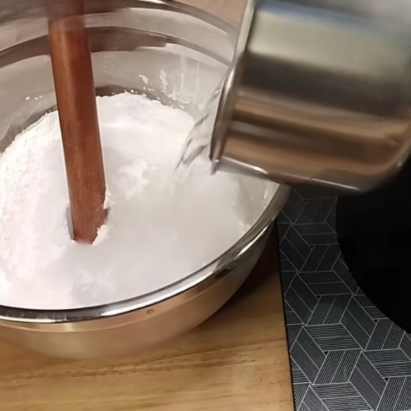 Bước 3 Pha bột và nhồi bột Bánh xếp người Hoa