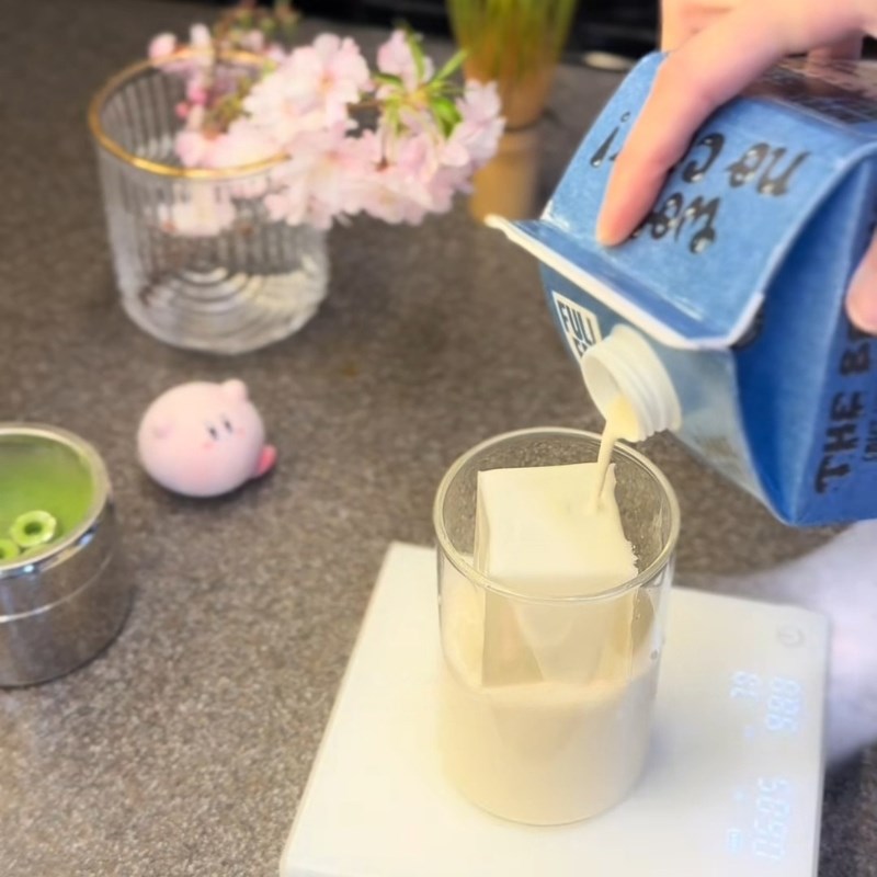 Bước 2 Pha matcha latte Matcha latte cold whisk