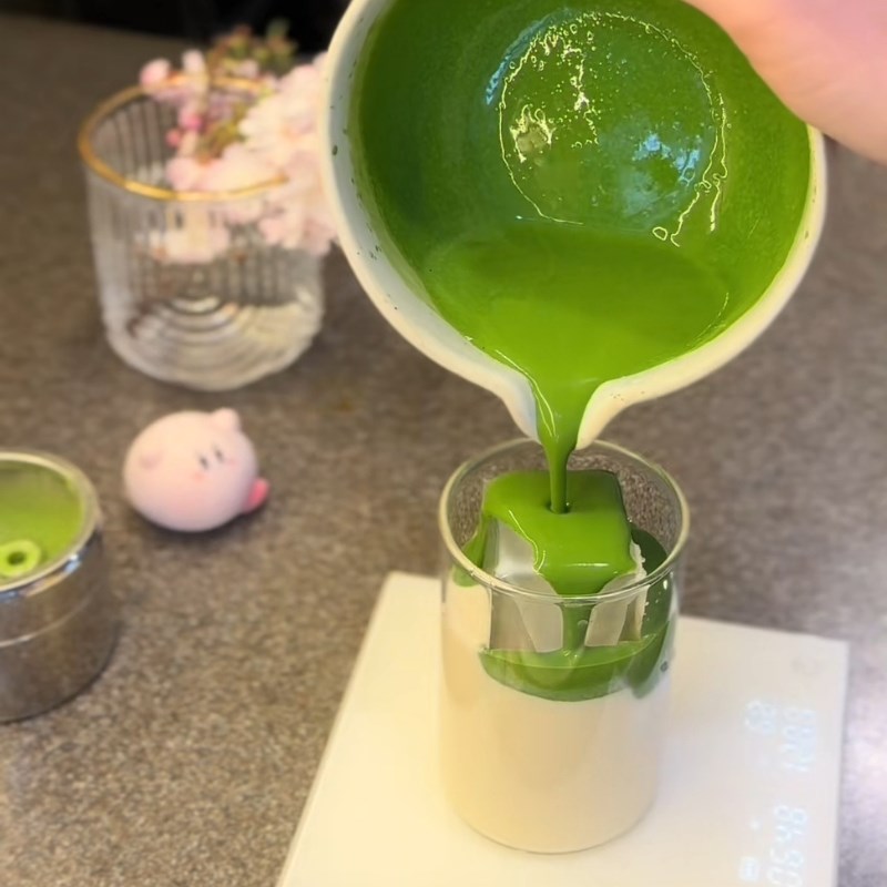 Bước 2 Pha matcha latte Matcha latte cold whisk