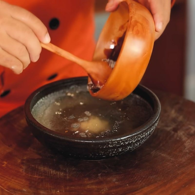 Bước 3 Pha sốt xào Hủ tiếu xào người Hoa