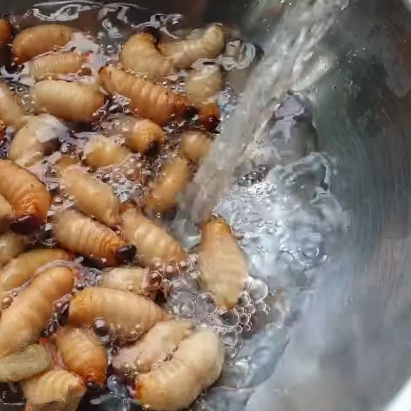 Bước 1 Rửa sạch Đuông dừa ngâm nước mắm