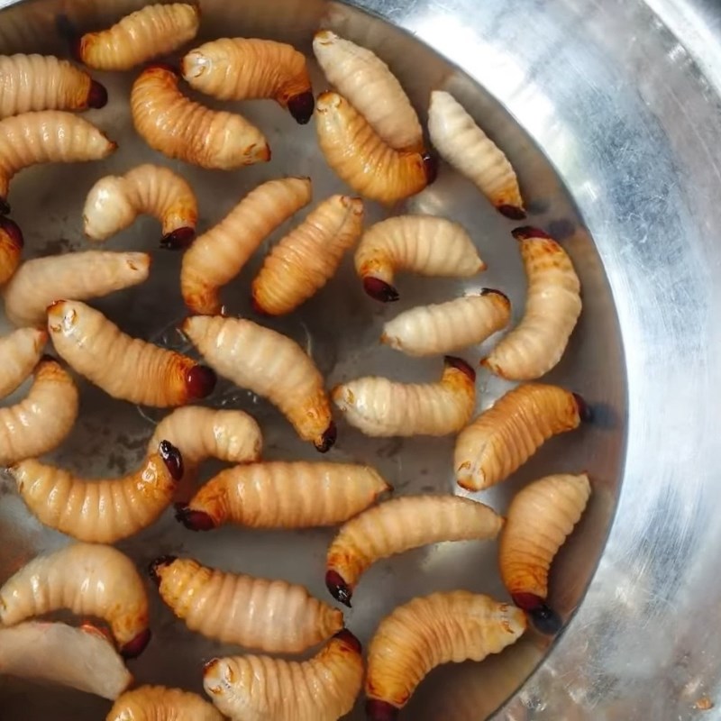 Bước 1 Rửa sạch Đuông dừa ngâm nước mắm