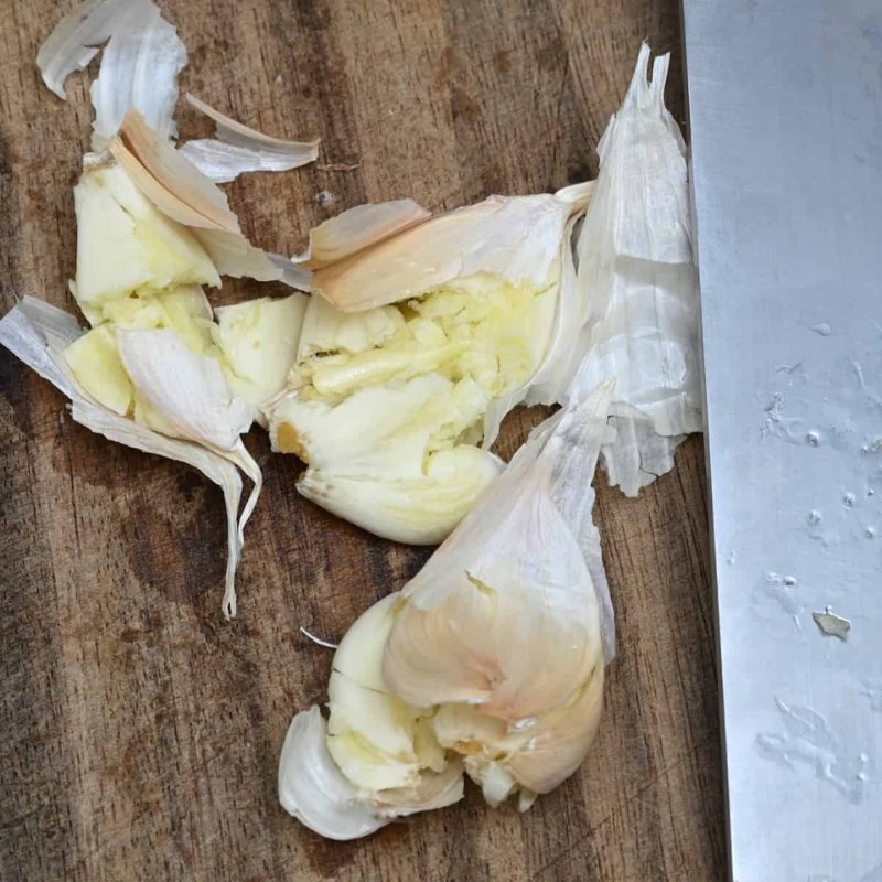 Bước 1 Sơ chế nguyên liệu Đuông dừa chiên nước mắm