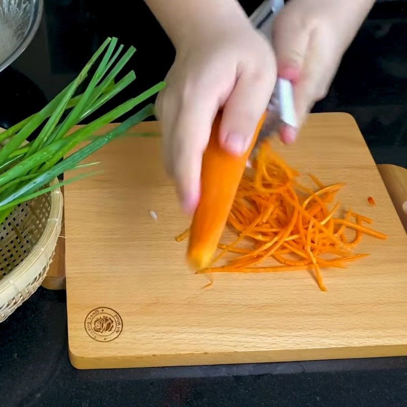 Bước 1 Sơ chế nguyên liệu Miến xào bề bề