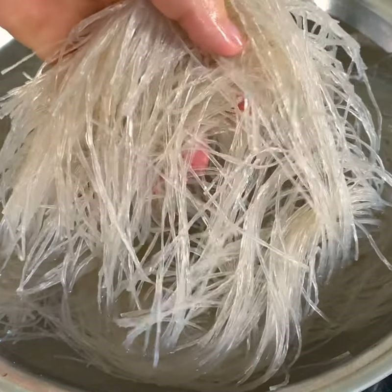 Bước 1 Sơ chế nguyên liệu Miến xào bề bề