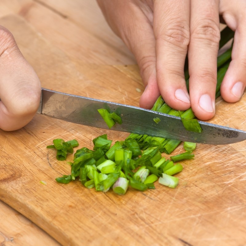 Bước 1 Sơ chế nguyên liệu Canh kê gà nấu nấm
