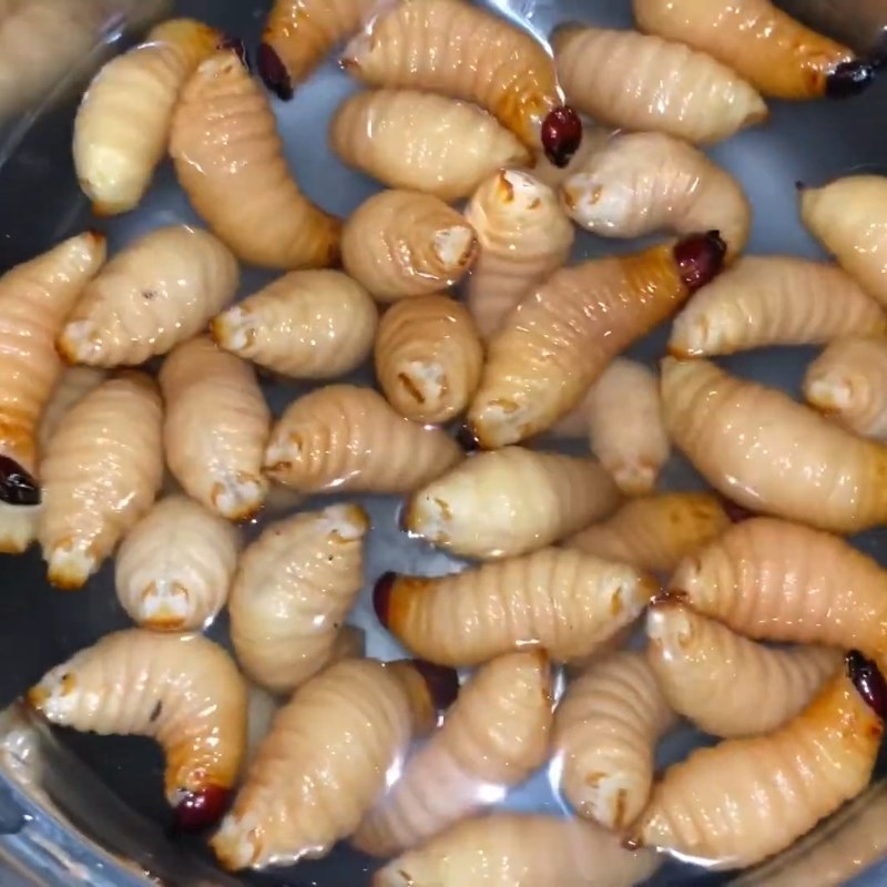 Bước 1 Sơ chế nguyên liệu Đuông dừa chiên nước mắm