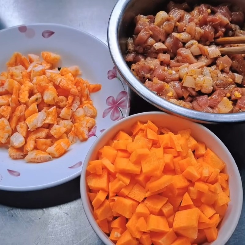 Bước 2 Sơ chế nguyên liệu làm nhân Bánh bầu Sóc Trăng