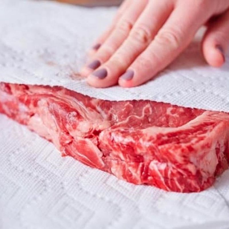 Bước 1 Sơ chế thịt bò Công thức ướp bò né