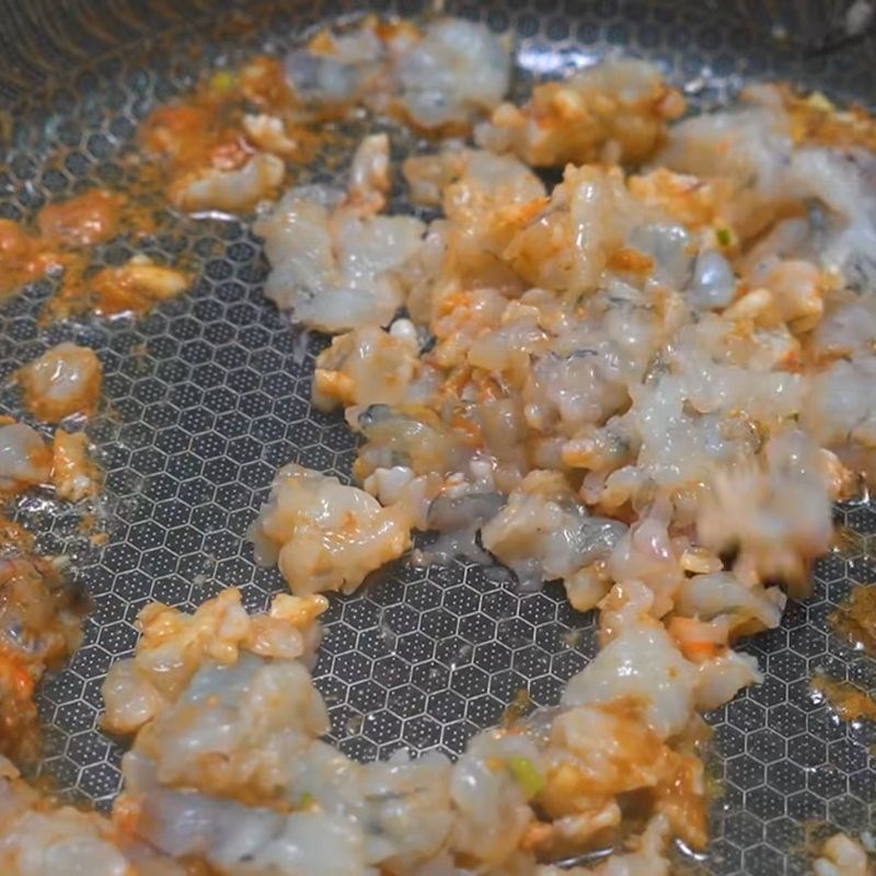 Bước 1 Sơ chế và xào thịt vịt và tôm Bánh canh vịt nước cốt dừa