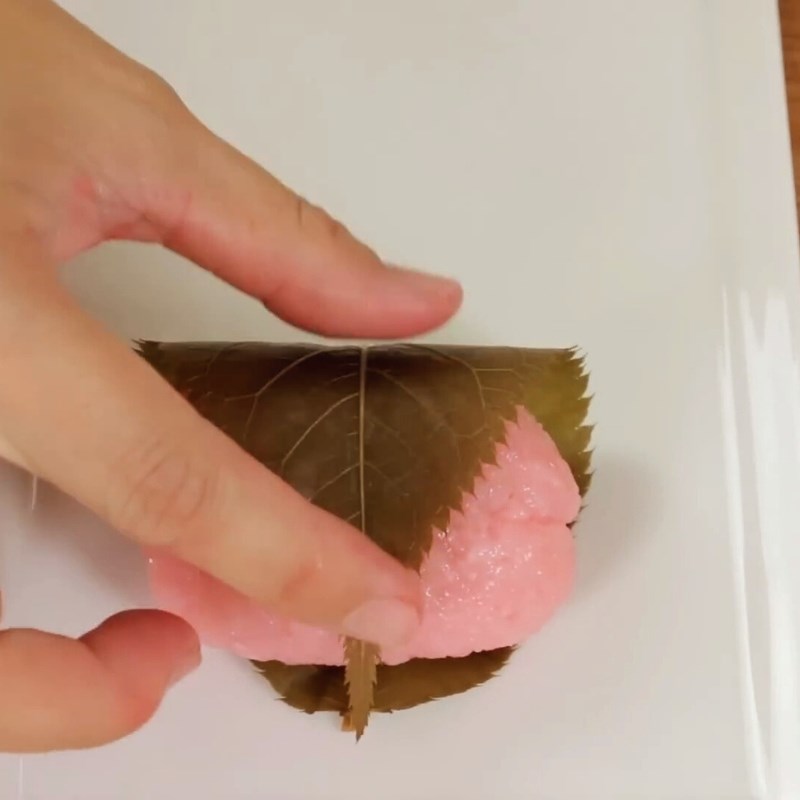 Bước 4 Tạo hình bánh mochi anh đào Bánh mochi anh đào