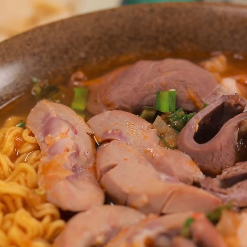 Bước 4 Thành phẩm Mì tim cật chua cay