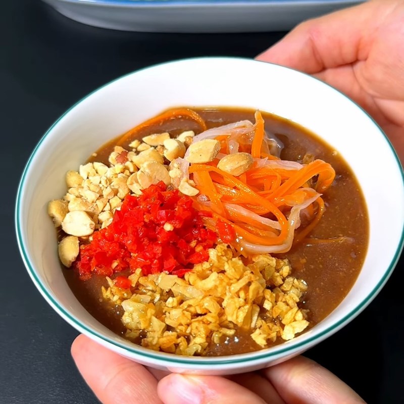 Bước 3 Trình bày và thưởng thức Tương đen chấm gỏi cuốn