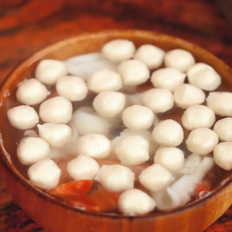 Bước 4 Trụng nguyên liệu Hủ tiếu xào người Hoa