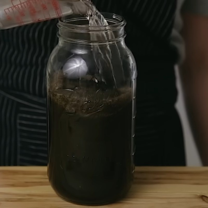 Bước 2 Ủ nóng nhanh ban đầu Cà phê ủ lạnh (coffee cold brew)