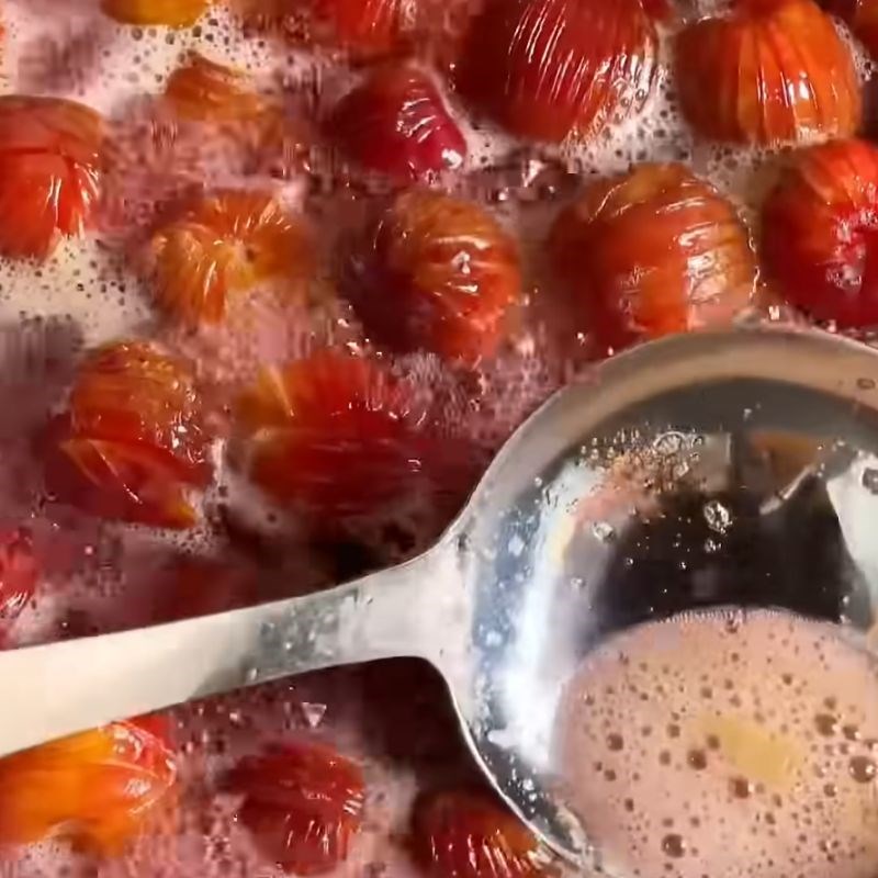 Bước 2 Ướp đường và sên mận Mận sấy dẻo