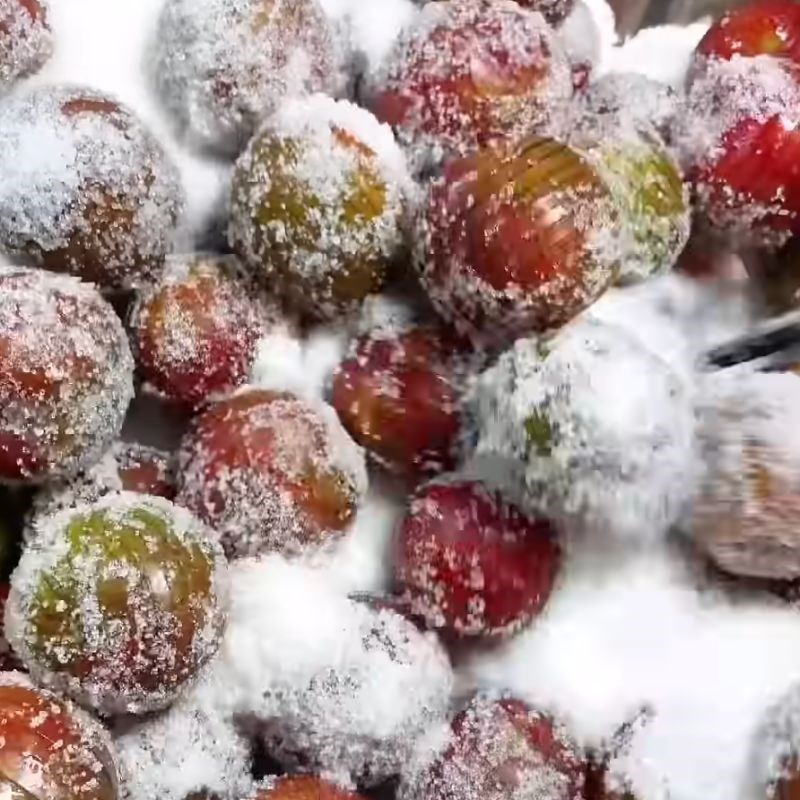 Bước 2 Ướp đường và sên mận Mận sấy dẻo