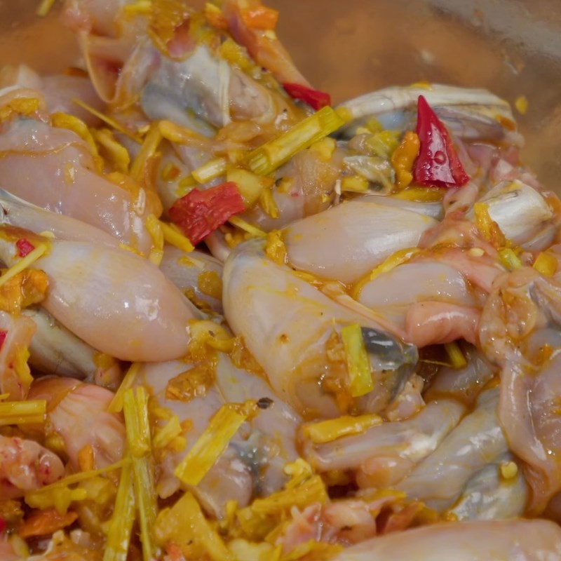 Bước 2 Ướp thịt ếch Ếch chiên bơ