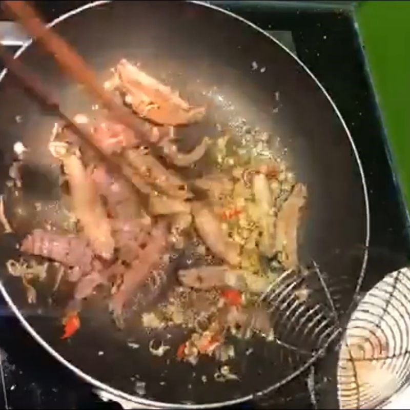 Bước 3 Xào bề bề Bề bề xào sả ớt