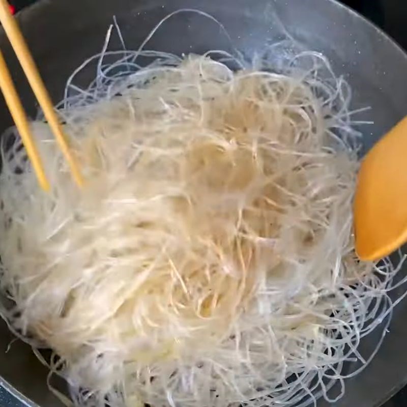 Bước 4 Xào miến Miến xào bề bề
