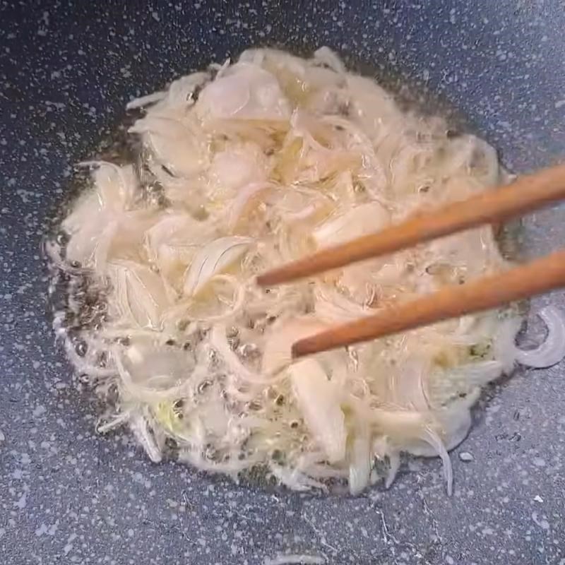 Bước 3 Xào nhân Bánh bầu Sóc Trăng