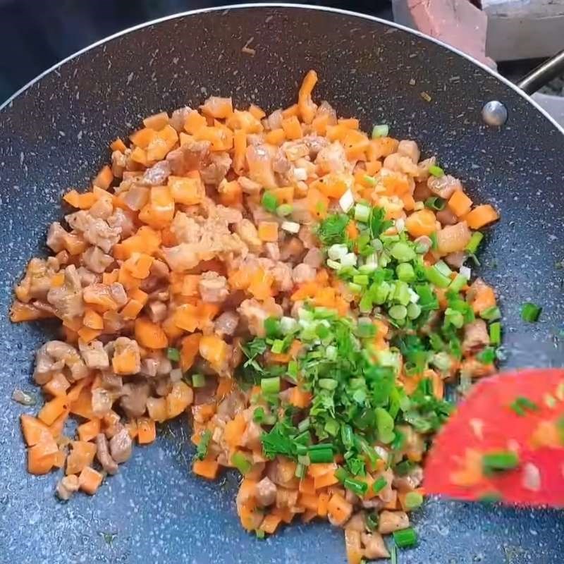 Bước 3 Xào nhân Bánh bầu Sóc Trăng